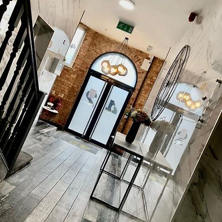 42 Apart-Hotel Скънторп Екстериор снимка
