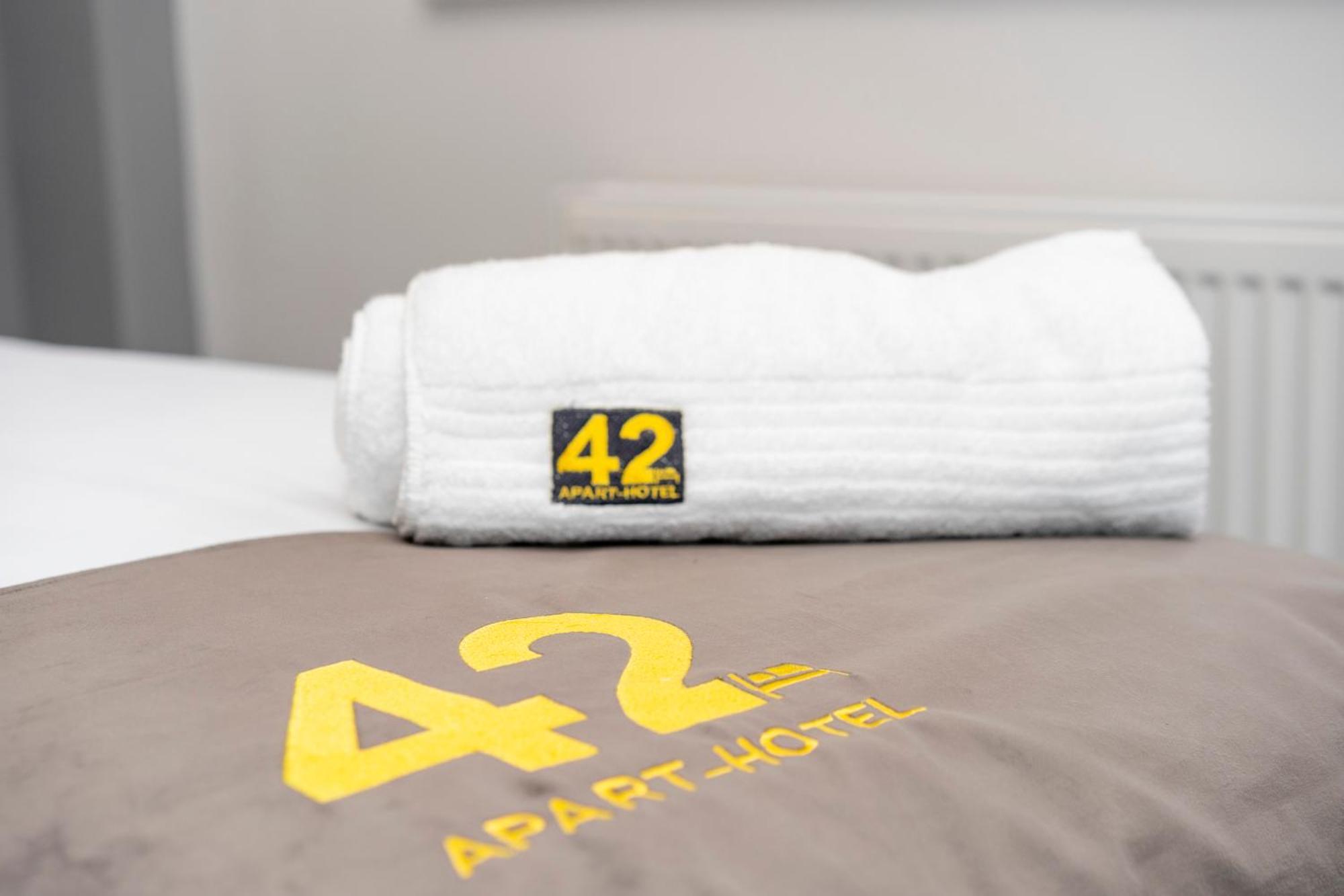 42 Apart-Hotel Скънторп Стая снимка