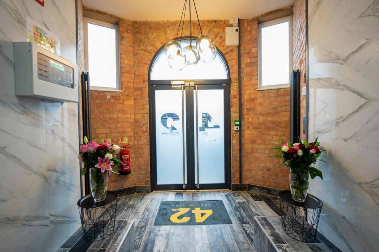 42 Apart-Hotel Скънторп Екстериор снимка